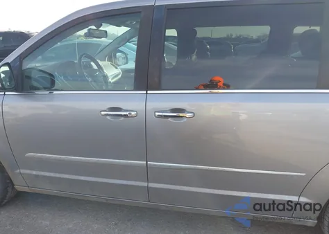 2016 Chrysler Town & Country Touring-L Anniversary Edition z USA, uszkodzony, nr VIN 2C4RC1CG2GR129287